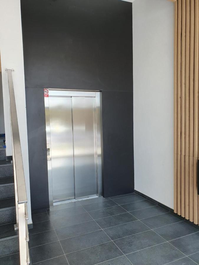 Zamiejska Modern Apartments Nowy Apartamentowiec Winda 斯武普斯克 外观 照片